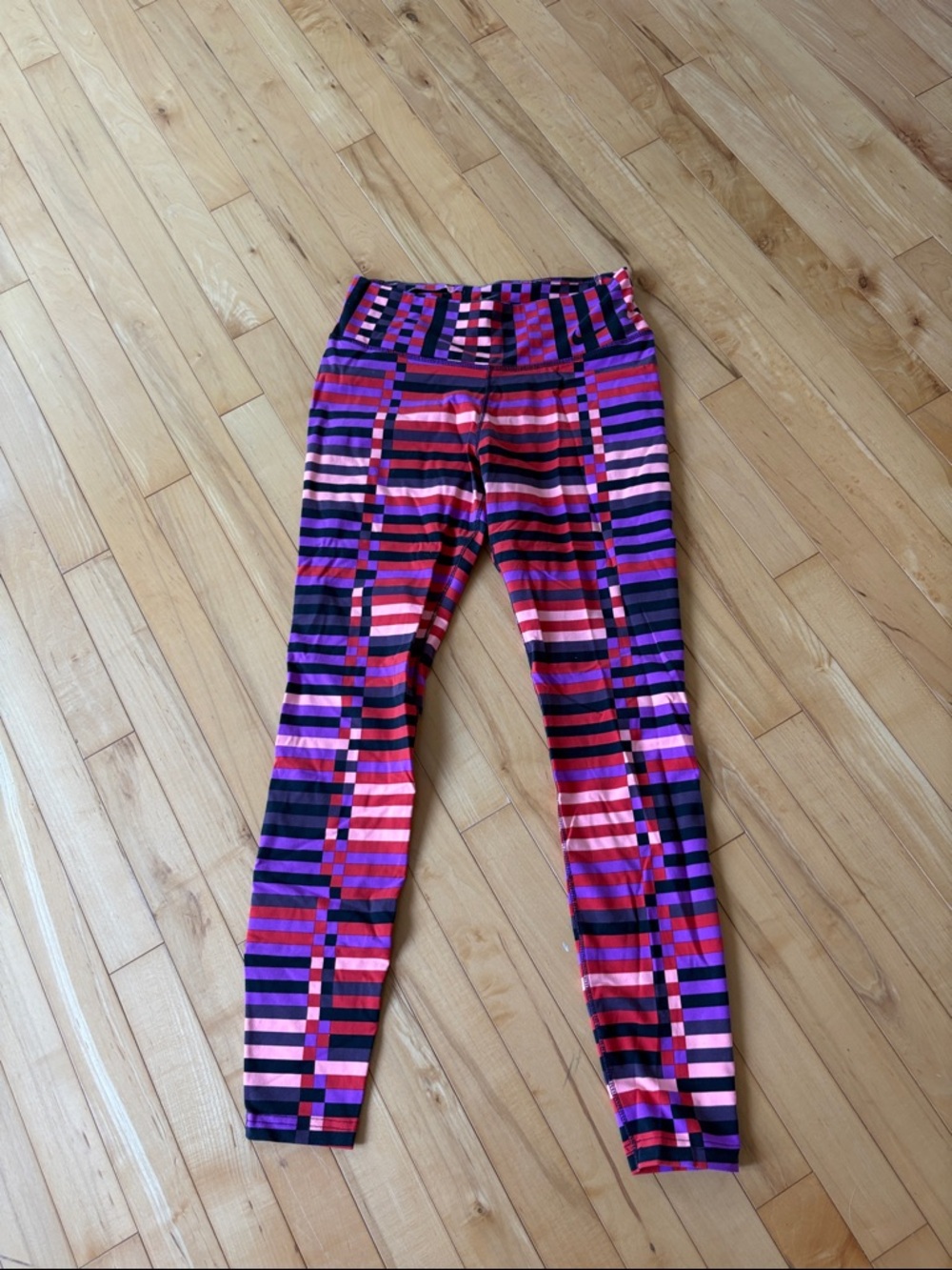 Nike Women’s Dri-Fit Striped Leggings size Medium